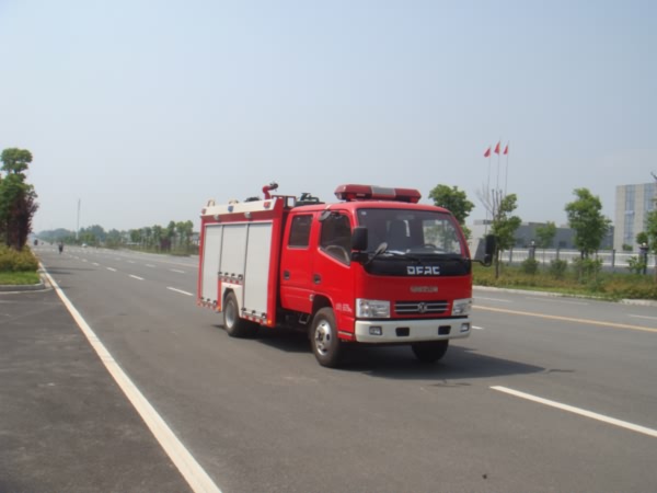 東風多利卡水罐消防車